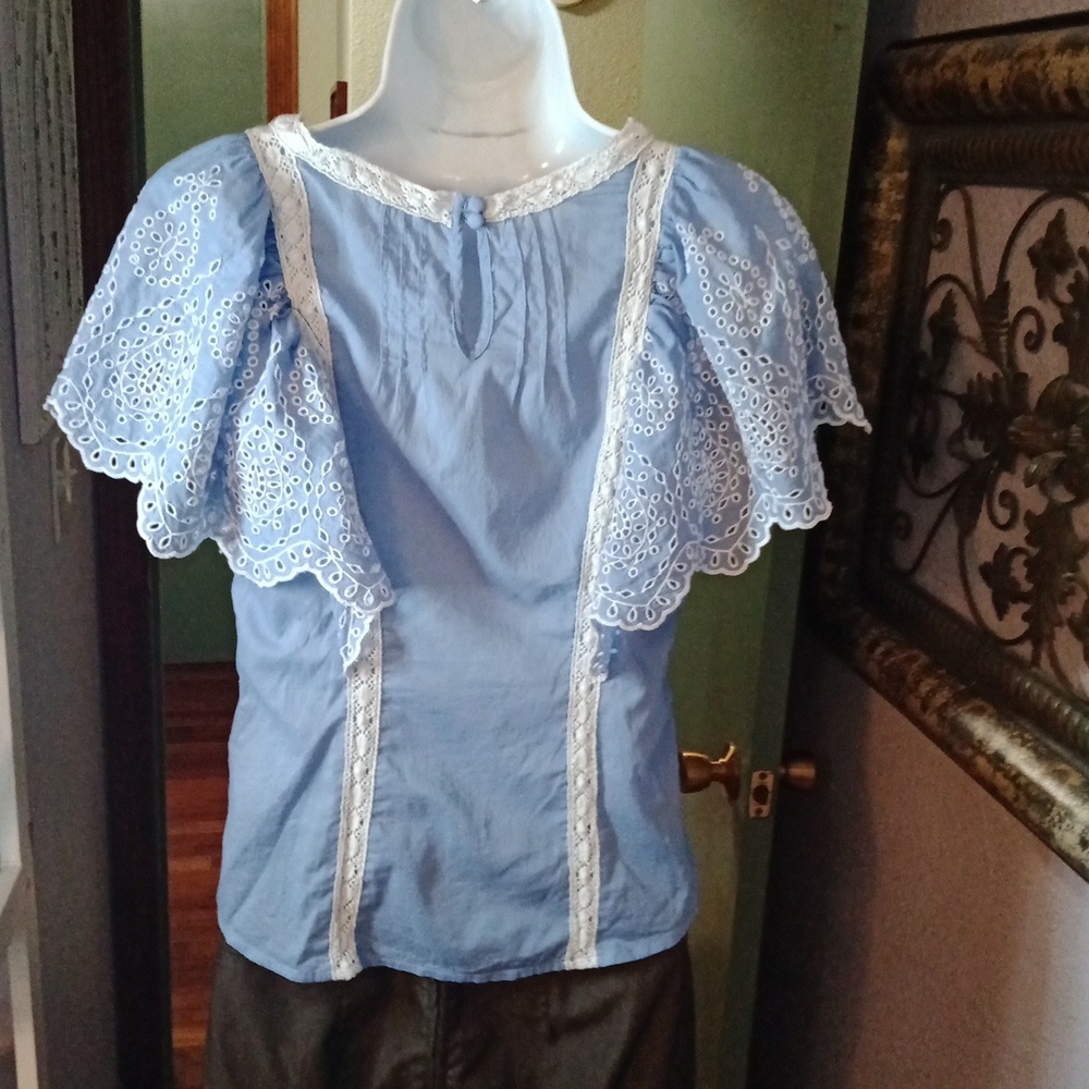 ANTHROPOLOGIE So Cute Lace Trim Blue Ruffle Flutter Sleeved With Lace Top Sz 2 - Picture 5 of 10